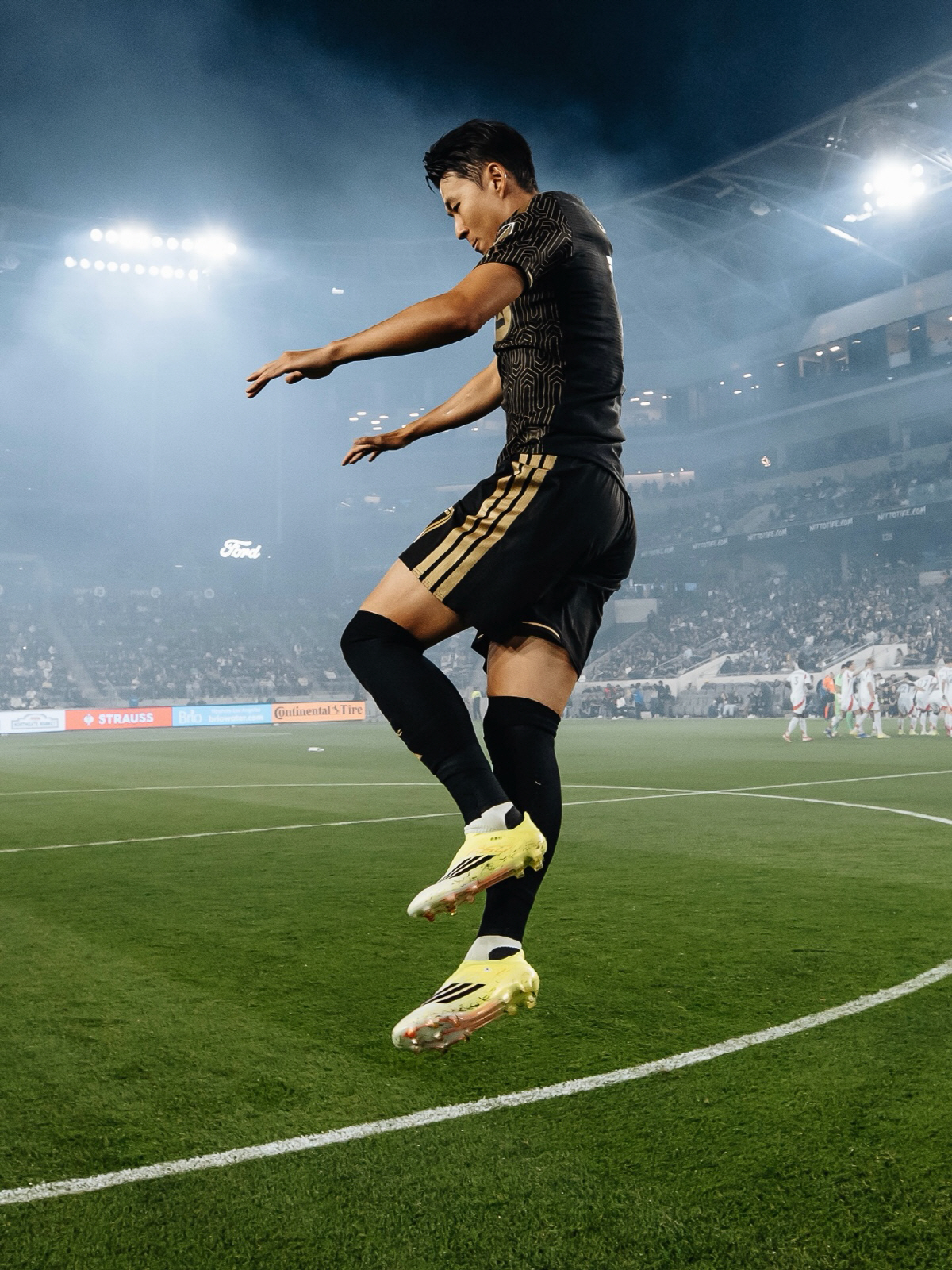 '6경기 연속 침묵' 손흥민, 장점 죽어버린 2선 기용→교체 OUT 후 …