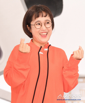 '53세' 송은이, '비혼' 선언 하루만 프러포즈 받았다...