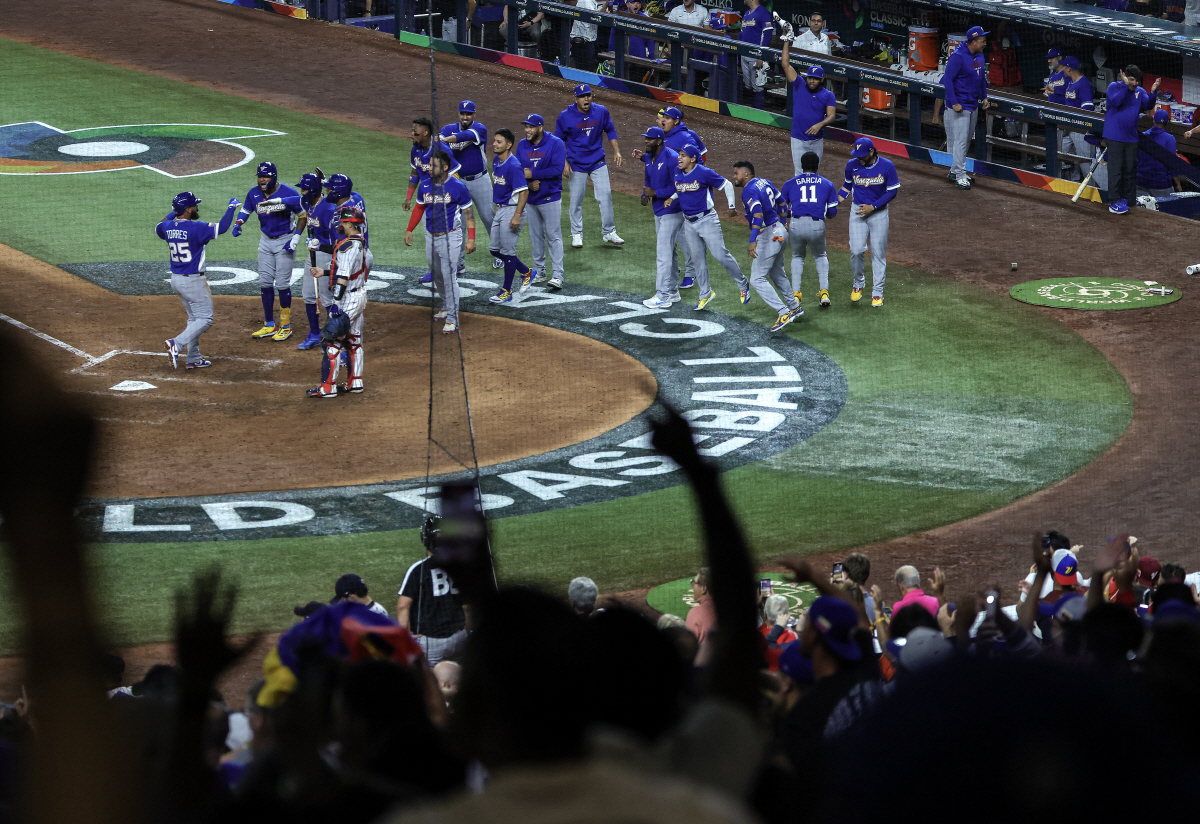 日 잡은 베네수엘라, 거의 월드컵 우승급 광란 대축제! → 韓취재진 일본…