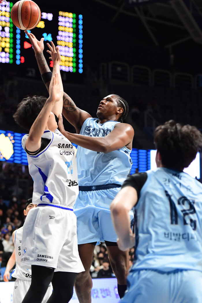 '창단 최다연승은 진행중' 소노, 삼성 98-75 완파 7연승 5위도 넘본다…선두 LG, DB와 접전 77-69 승리 2연승