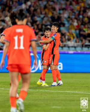 '논란 지운 압도적 경기력' 신상우호, 월드컵 진출로 핵심 과제 달성...이제 사상 첫 아시안컵 우승 도전→분수령은 '한-일전'