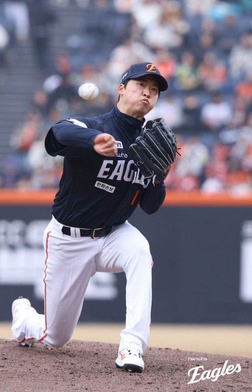 "작년 내 모습 너무 부끄러웠다" KS 탈락 아픔 삼켰다…엄상백의 고백 …