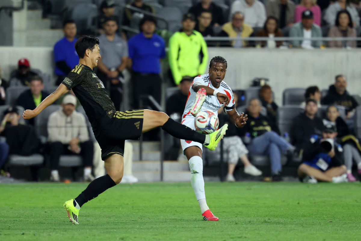 손흥민 장점 죽일 셈인가, 듣도 보도 못한 공미 기용→LA FC 팬심 폭…