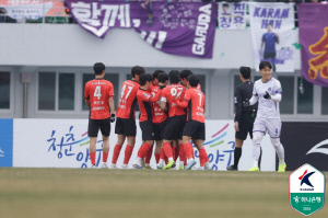 [K리그1 현장리뷰] '박상혁 눈물의 득점포' 강원, '10명' 안양과 1-1 무...시즌 첫 승 실패