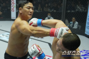 김태인이 김태인했다. '한국킬러' 일본 챔피언에 오른손 한방으로 TKO승[장충 현장]