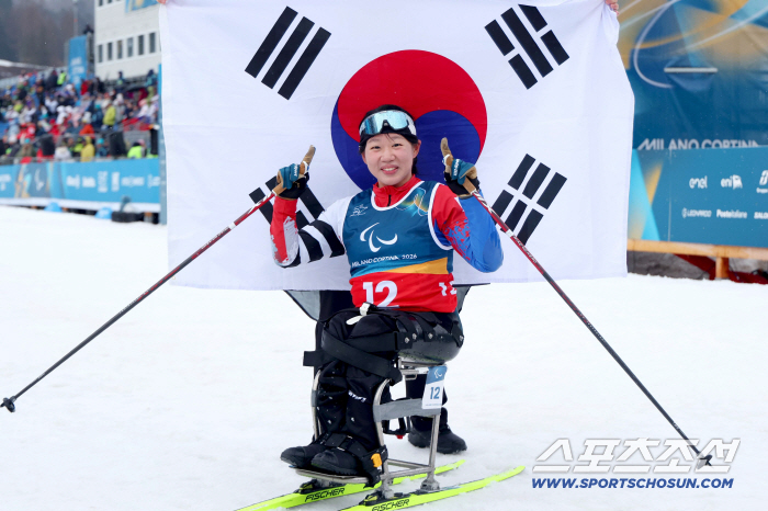 "나 장거리 소질 있네!" 크컨 20km 첫 도전에 금메달 따버린 '스마일 몬스터' 김윤지[밀라노-코르티나 패럴림픽 인터뷰]