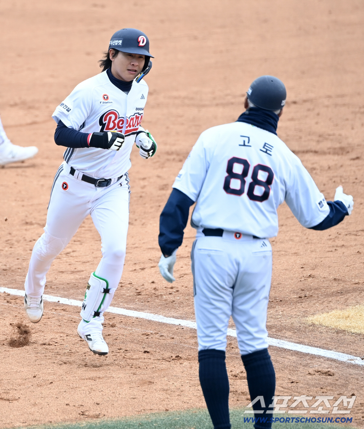 '왜 반응이 없어?' 박찬호, 이적 첫 홈런→동료 무관심에 '멘붕'...…