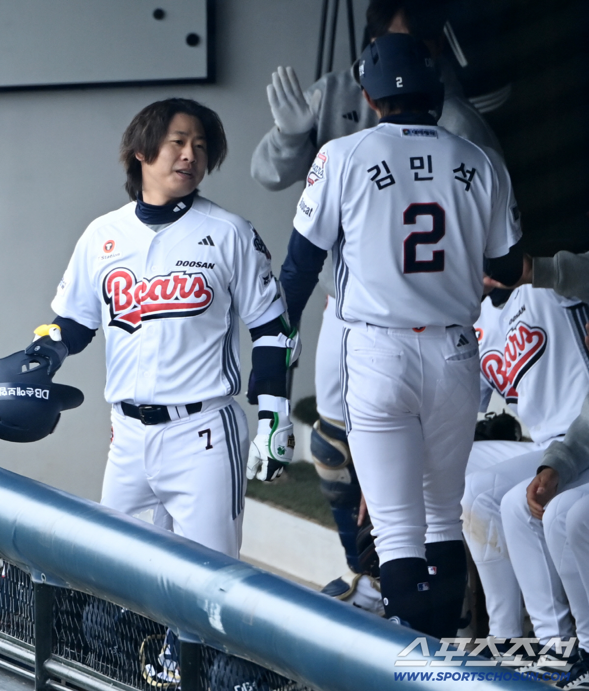 '왜 반응이 없어?' 박찬호, 이적 첫 홈런→동료 무관심에 '멘붕'...…