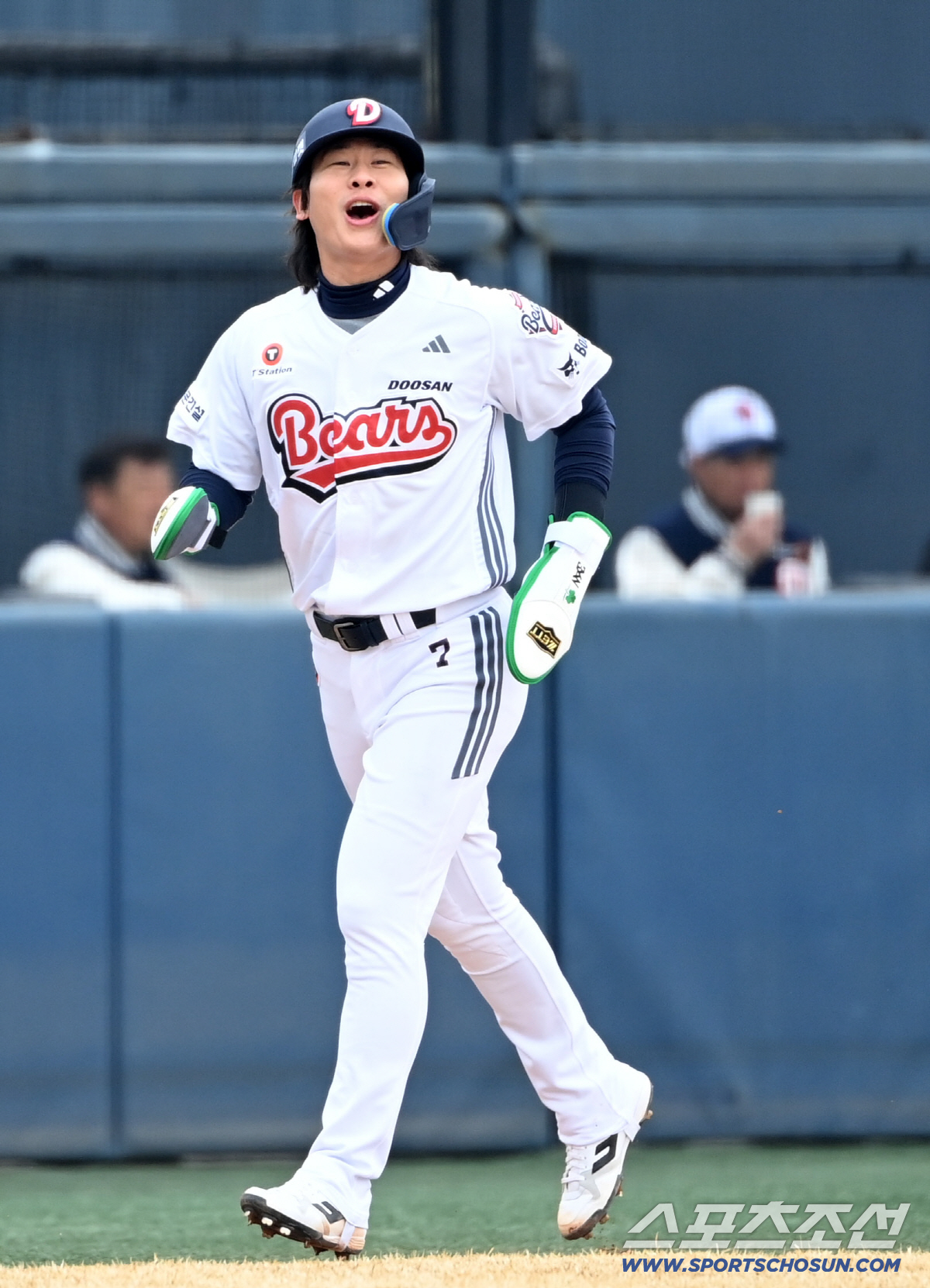 '홈런 대결이야?' 정수빈 투런포에 웃음 짓던 박찬호, 스리런포로 '나도…