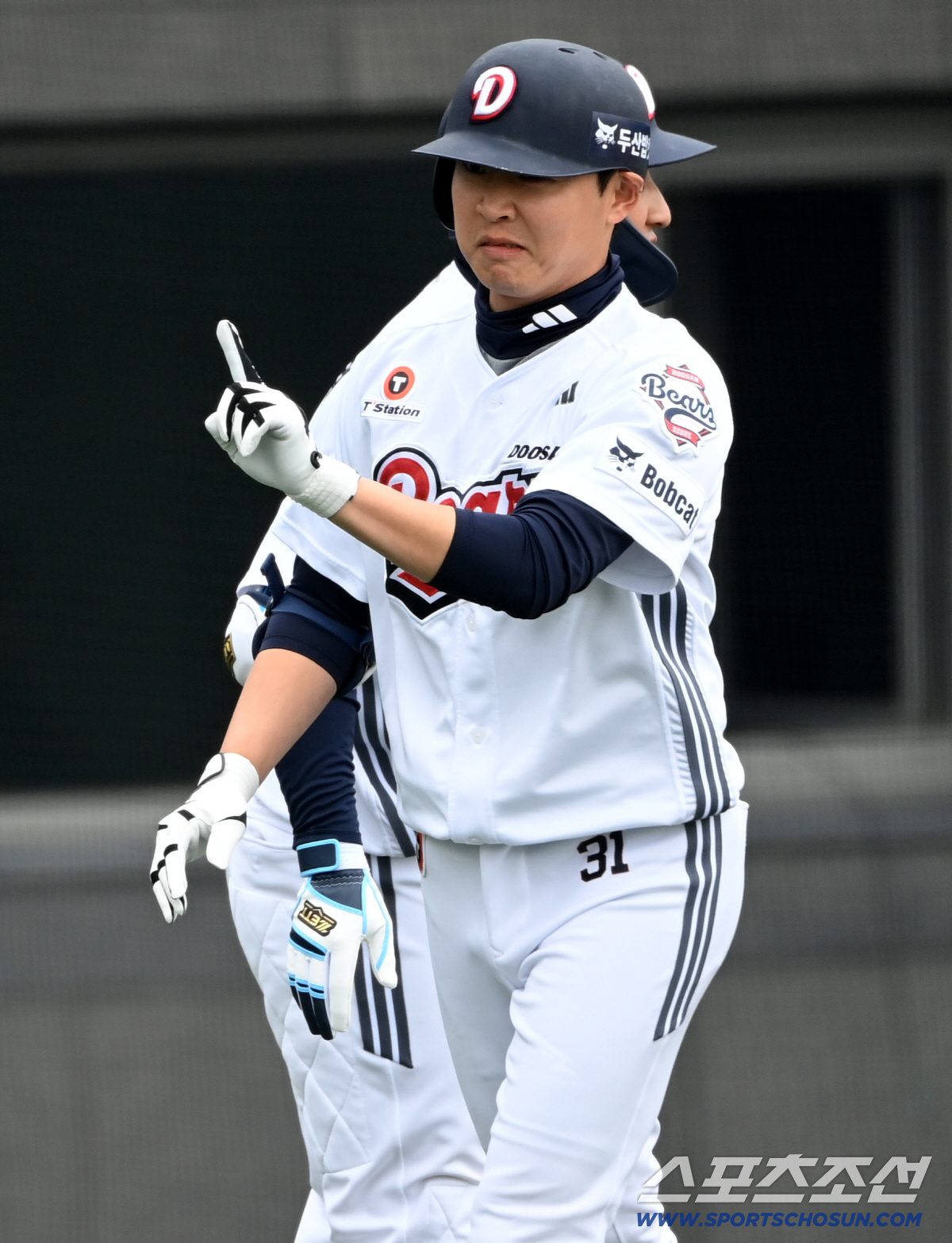 '홈런 대결이야?' 정수빈 투런포에 웃음 짓던 박찬호, 스리런포로 '나도…