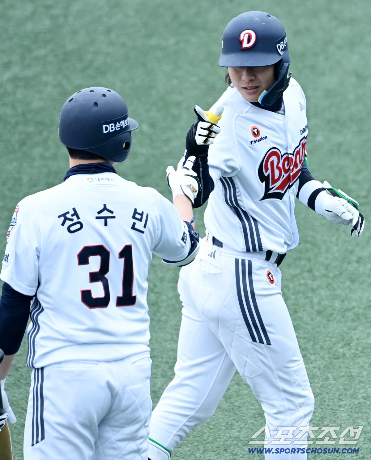 '홈런 대결이야?' 정수빈 투런포에 웃음 짓던 박찬호, 스리런포로 '나도…