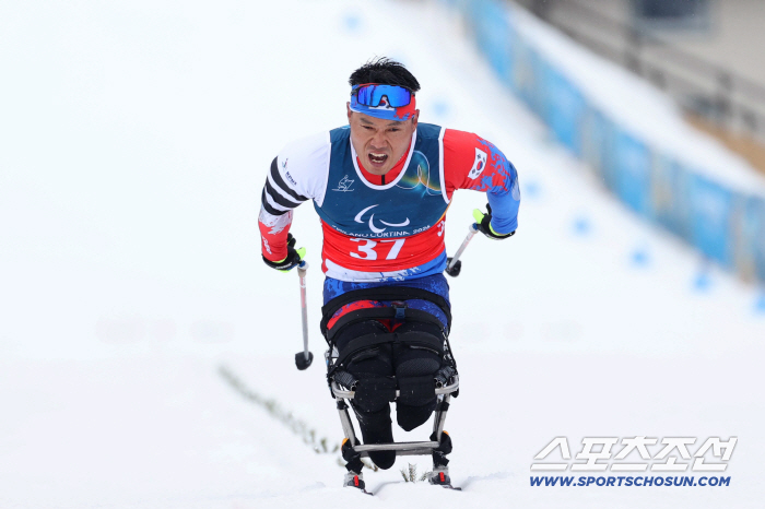 "패럴림픽 3회 연속 완주의 기록" '평창 금' 위대한 철인 신의현, 마지막 은퇴경기도 멋있었다[밀라노-코르티나 패럴림픽]
