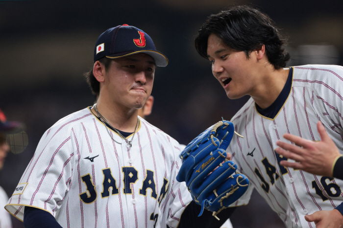 '일본 사상 최초' WBC 광속 탈락에 오열! '오타니는 함박웃음'…역사적 대기록 두 개나 세워
