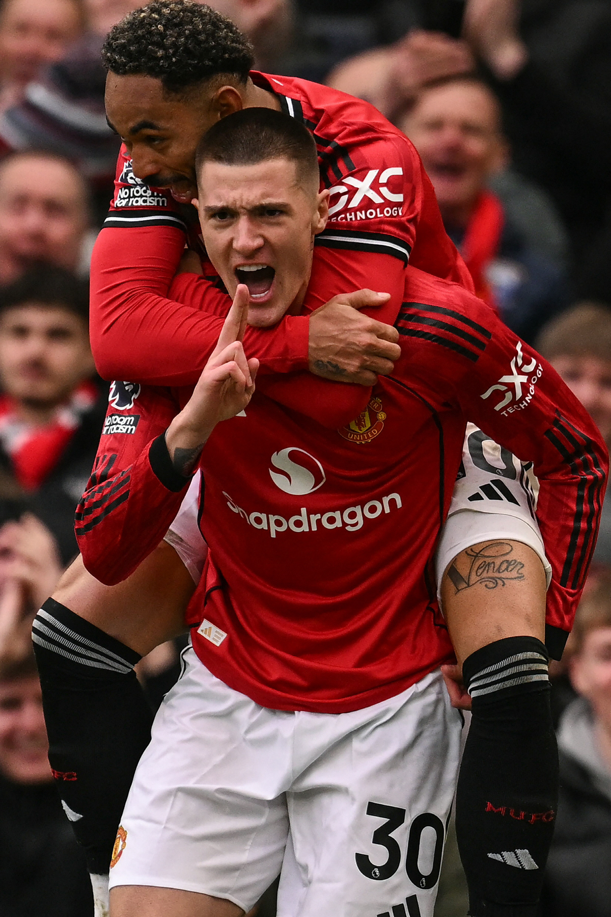 '캐릭 매직 미쳤다' 맨유 홈 5연승, 쿠냐 결승골+브루노 2도움 폭발!…