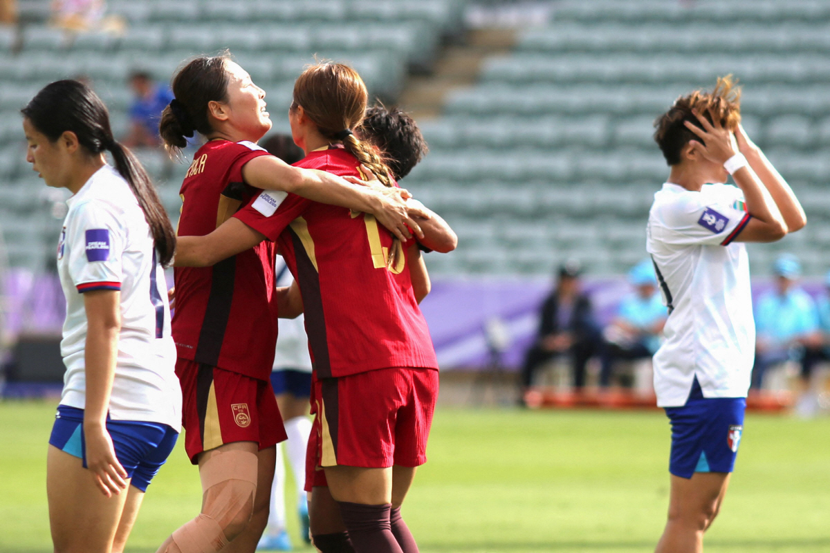 中 미쳤다! "한국과 일부러 비겼다" 음모론까지 주장...중국, 4강 경…