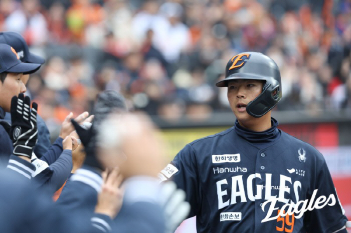 4연타석 홈런 괜히 쳤겠나! 첫 홈런→연타석포 '1위 등극',…'우승 포…