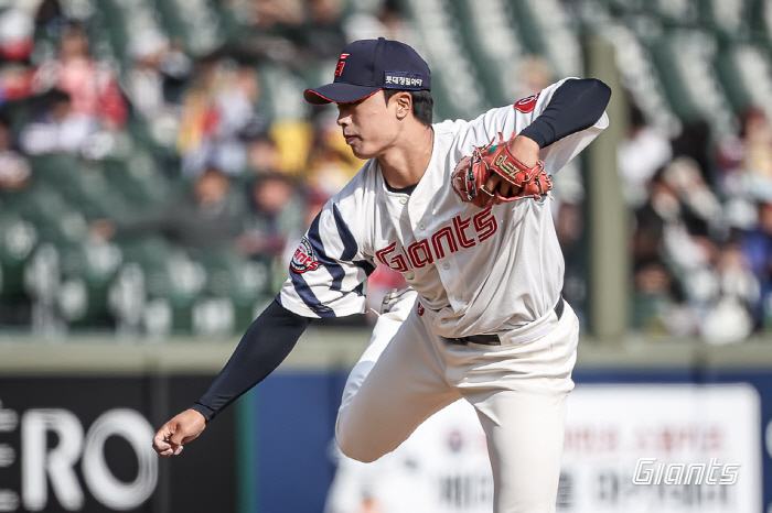 "술? 4년간 입에도 안댔죠" 150㎞ 쾅! 신인인데 롯데 개막엔트리 유…