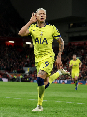 '루니 시어러 체면 제대로 구겼다' 히샬리송의 극장골 폭발! 토트넘 리버풀 원정 1-1 무, 유명 전문가들과 베팅업체 예상을 완전히 뒤집었다