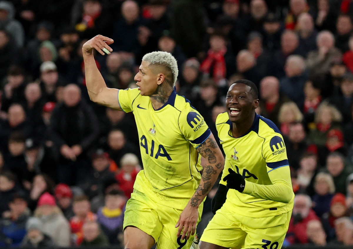 '루니 시어러 체면 제대로 구겼다' 히샬리송의 극장골 폭발! 토트넘 리버…