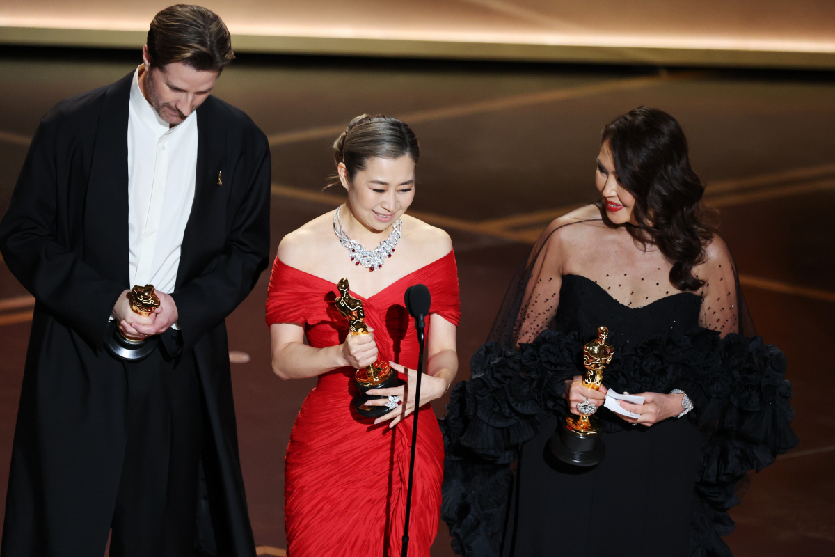 [98회 아카데미] '"응원봉 든 디카프리오라니"…'케데헌', 2관왕으로…