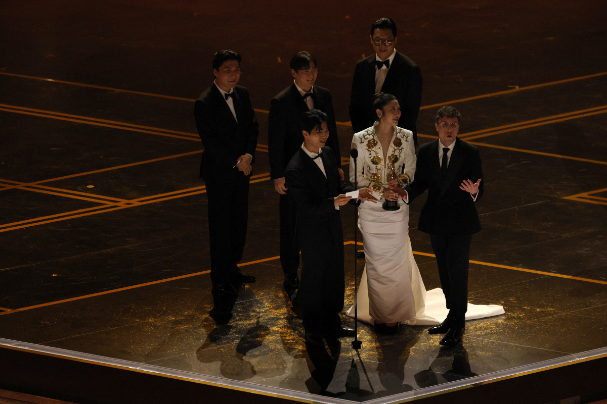 [98회 아카데미] '"응원봉 든 디카프리오라니"…'케데헌', 2관왕으로…