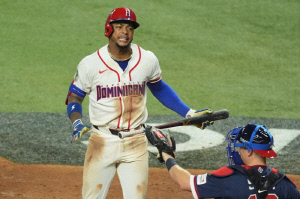 '어떻게 이 공을 째냐' ABS였다면 분명 볼이었다...미국 결승 올리기 위한 판정이었나