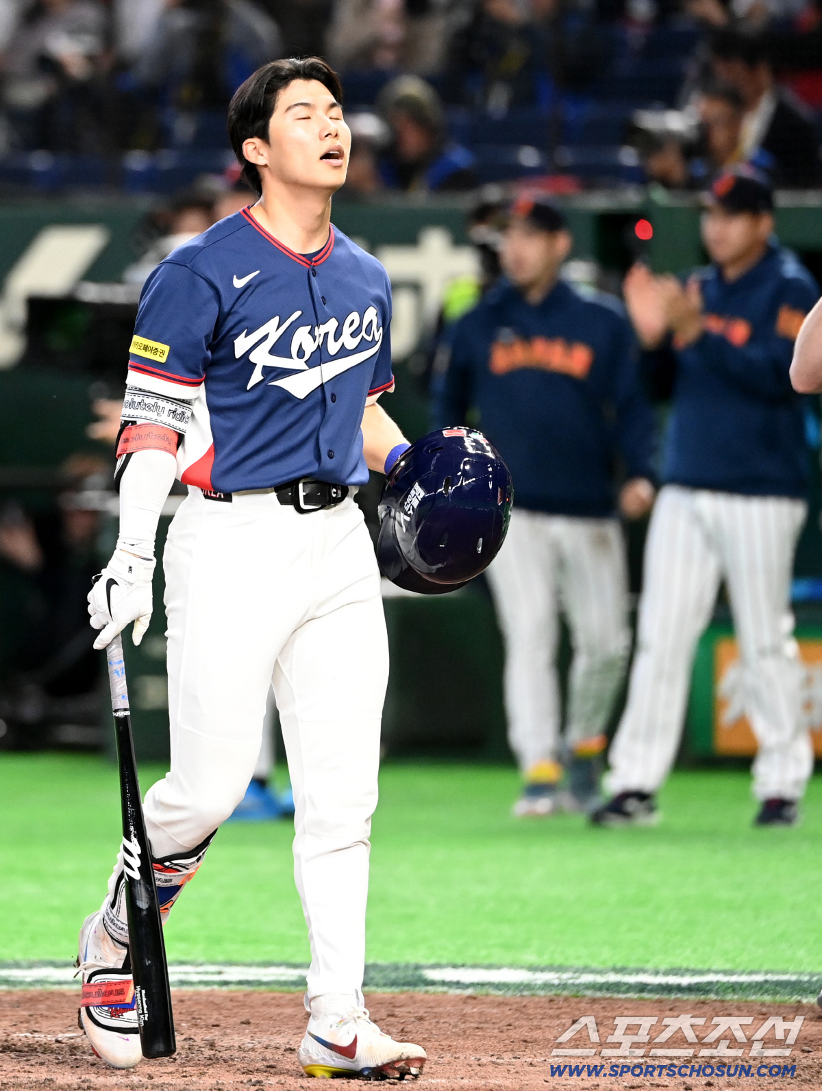 김혜성 주전 박탈 위기! "스윙이 엇박이야" 로버츠 감독 지적…WBC 최…