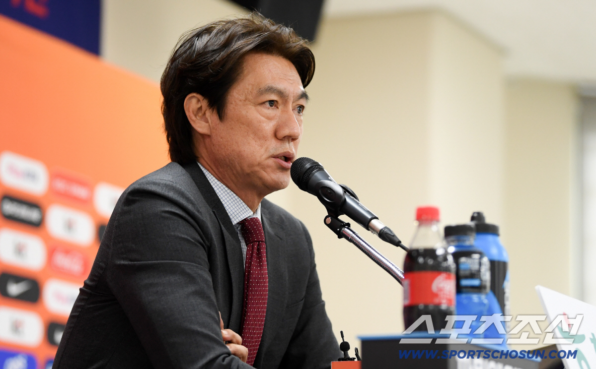 '3월 명단=최종 엔트리' 선 그은 홍명보 감독 "대표팀 문 아직 열려 …