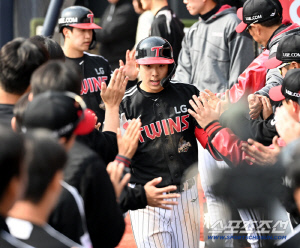 투수→야수 전향 대성공 조짐 보인다! '추세현 홈런&3안타' LG 웃었다…KT, 5G 연속 무승 [수원 리뷰]