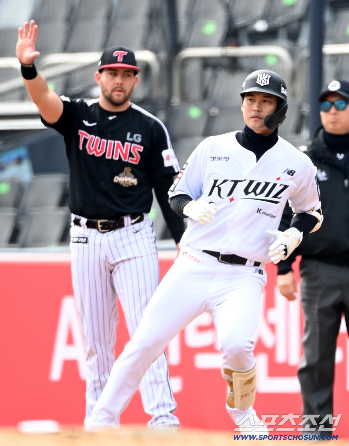 투수→야수 전향 대성공 조짐 보인다! '추세현 홈런&3안타' LG 웃었다…
