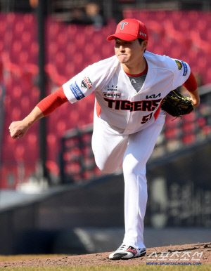 KIA 최강 필승조, 개막이 코앞인데 겨우 140km 무슨 일? 