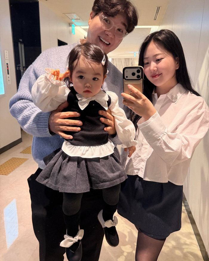 박수홍♥김다예 딸, 17개월에 잭팟 터졌다...18번째 모델 발탁