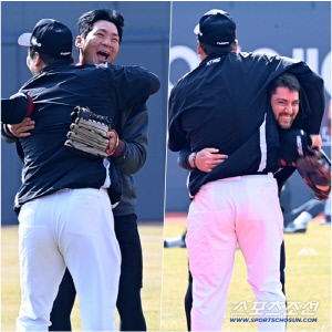 '와 김현수다' 얼싸안고 깡충깡충...친정팀 만나 활짝 웃었다 [수원 현장]