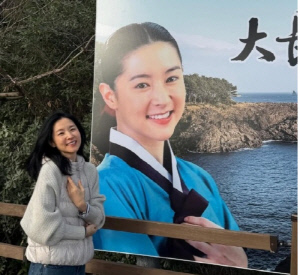 [SCin스타] 이영애 “장금아 오랜만”…23년 만 ‘대장금’ 촬영지 방문