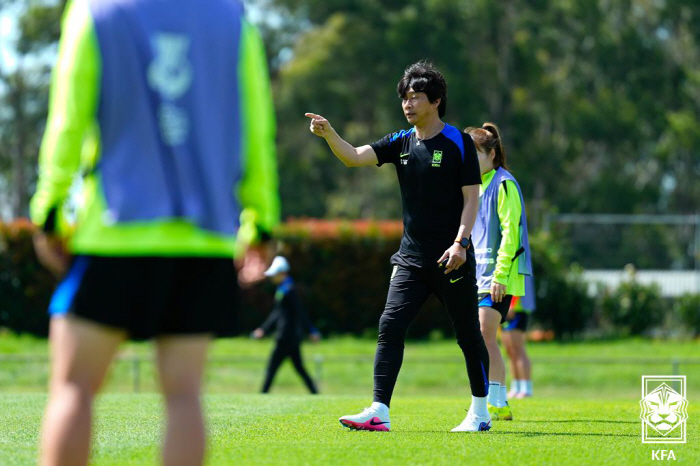 "비즈니스 논란은 잊어" 韓 여축 대박→아시아 축구 초대박, 女아시안컵 …