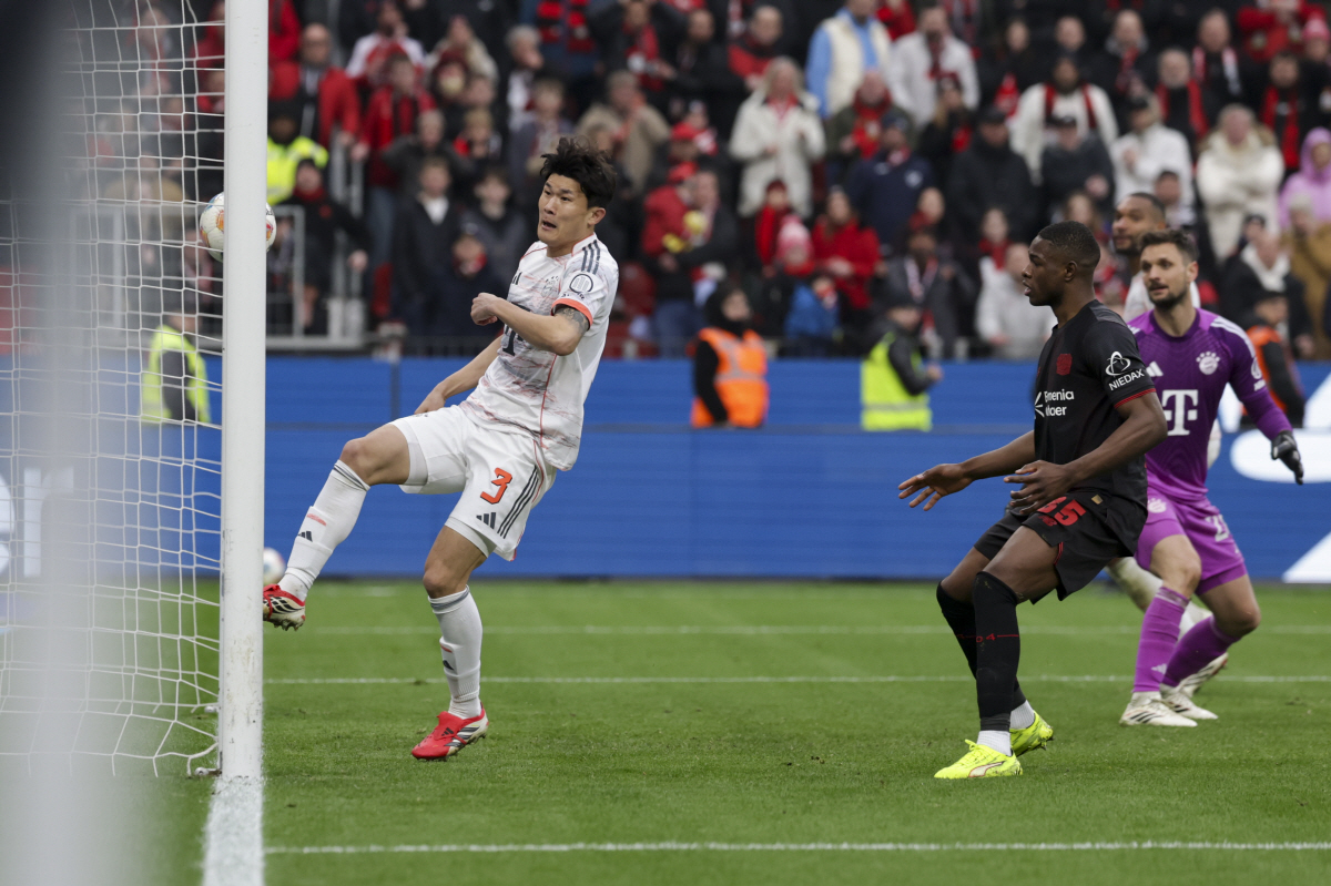 김민재, 웰컴 투 EPL 터질까...첼시의 끝없는 구애, 한국인 21호 …