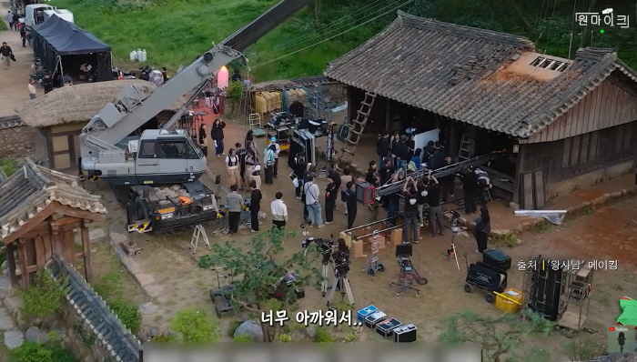 "단종 유배지 세트 철거돼 너무 아쉬워"…'왕사남' 막둥어멈 역 김수진, 촬영 비하인드 大방출(원마이크)