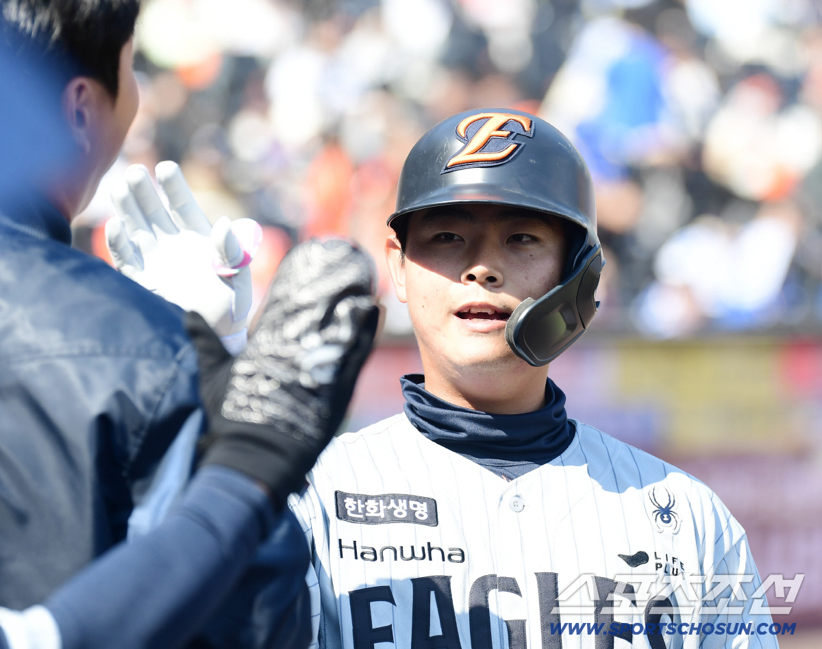 '깜짝 1위' 왜 한화 사령탑은 칭찬 오히려 아꼈나…"어설픈 게 많죠, …