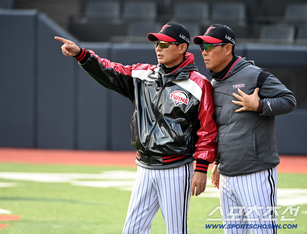 '우승 라이벌' 경계심이 현실로… 후라도 복귀·오러클린 영입, 삼성 다시…