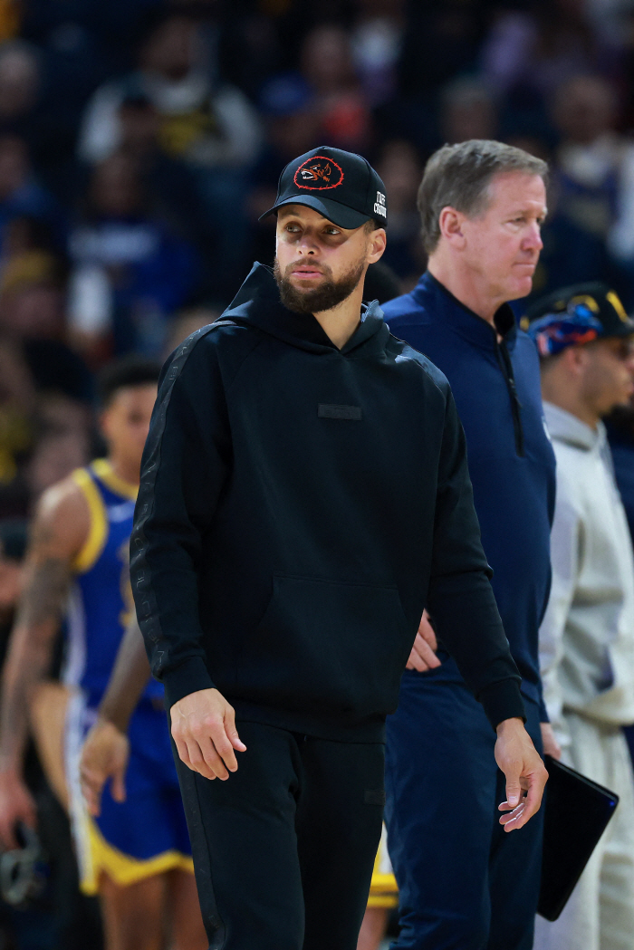 "시즌아웃? 무조건 돌아온다" 2달째 개점휴업 스테판 커리. 우려 불식의 한마디 "PO 뛰고 싶다. 시즌 아웃 안한다"