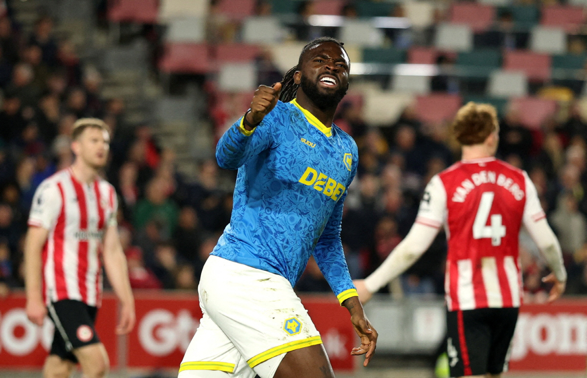 '결장 또 결장, 한달간 출전시간 단 15분' 홍명보 선택 받은 황희찬 …