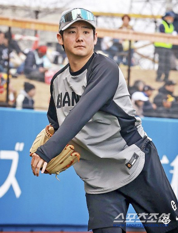 중압감 이겨내면 길이 열린다, 요미우리 루키가 64년 만에 개막전 선발 …