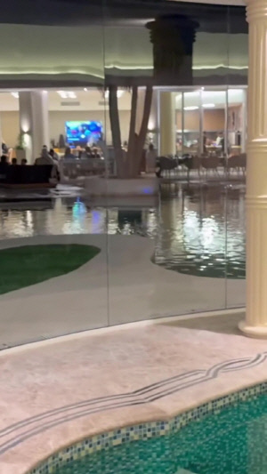 '지성아 우리집 죽이지?' 연봉 700억, 한때 메날두보다 많이 벌었던 박지성 절친, 중국 돈이 최고였다...미친 대저택 화제