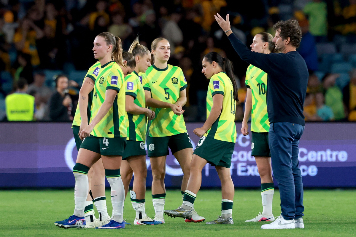 "너무 불리하잖아!" 中 분노 폭발…'판정 논란'→'킥오프 들쭉날쭉', …