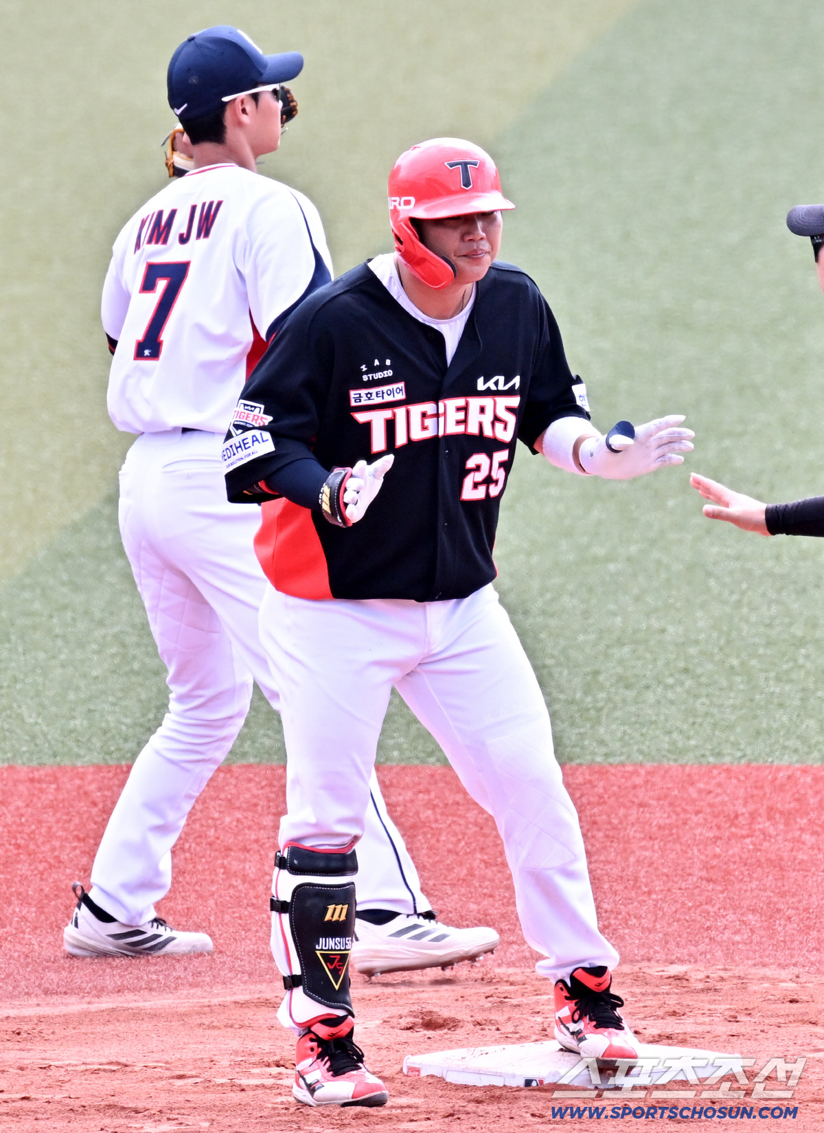 더그아웃에서 눈물 흘렸던 포수, 2G 연속 홈런인데 감독은 "잘하는 느낌…