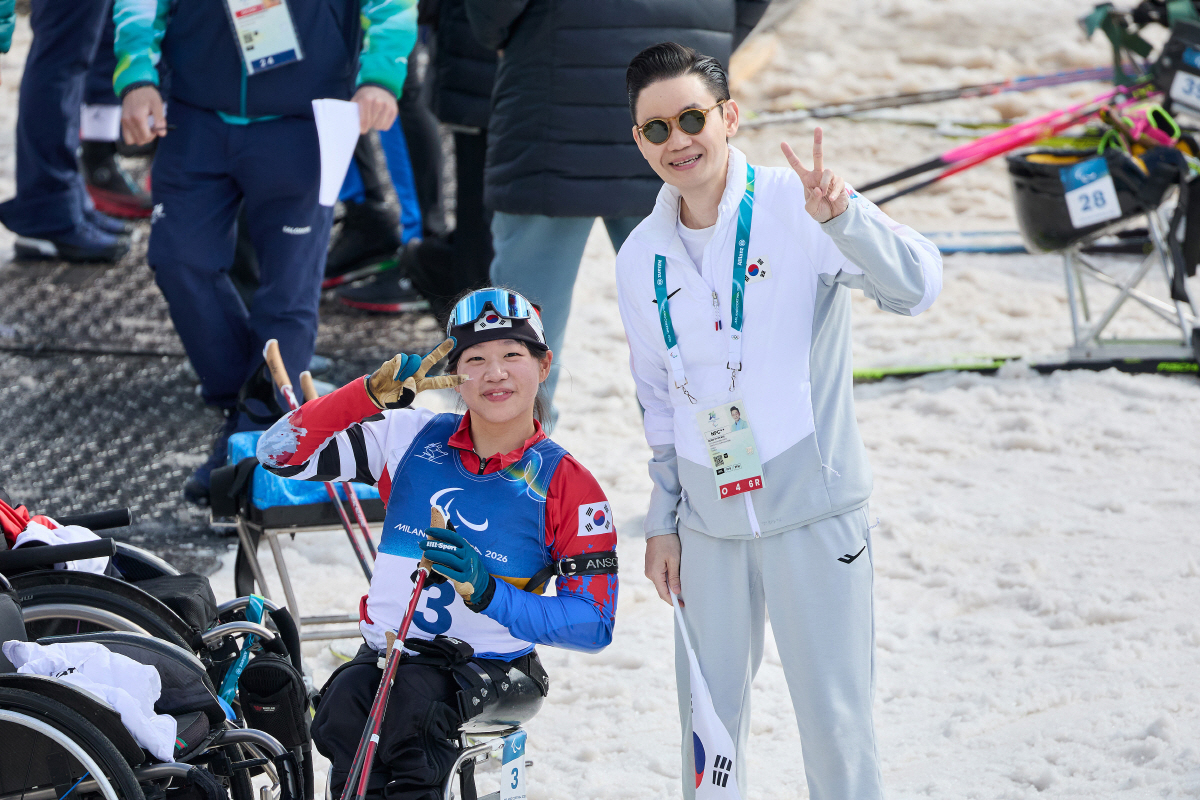 배동현 BDH재단 이사장, 패럴림픽 새 역사 쓴 김윤지 선수 격려...지…