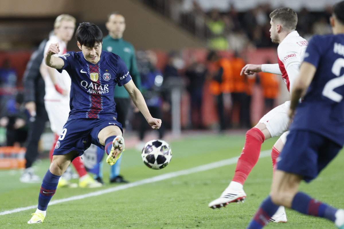 이럴거면 이강인 토트넘이라도 보내줘! 토너먼트→무조건 벤치...PSG 또…