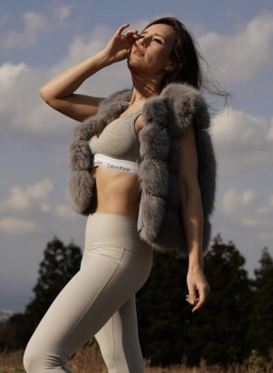 '45세 두아들맘' 에바 포피엘, 5번째 무결점 바디프로필 "엄마도 아름…