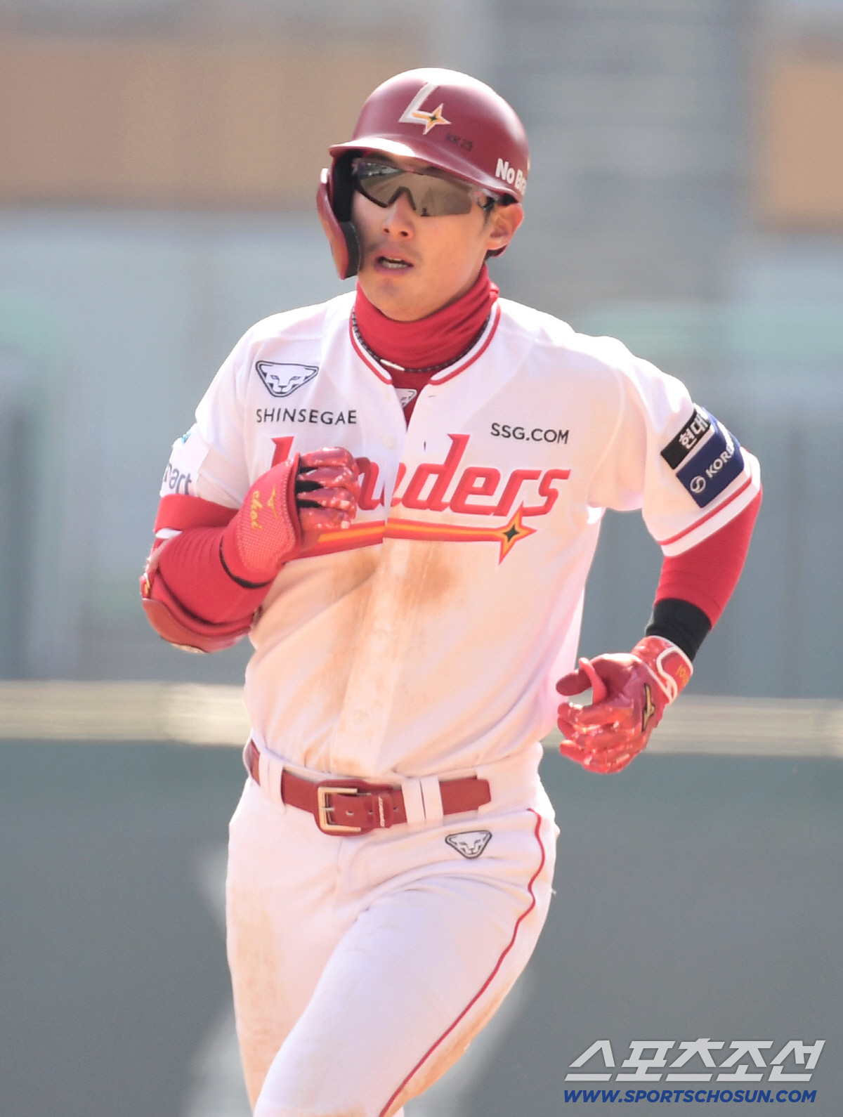 '29번' 새긴 최정 시범경기 첫 홈런 4타점, 베니지아노 6K 무실점 …