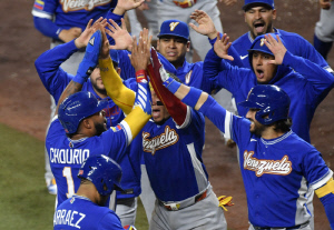 이탈리아 왔으면 미국 자존심 또 구겨졌다…'땡큐! 코인' 하늘이 허락한 '안방 지키기'